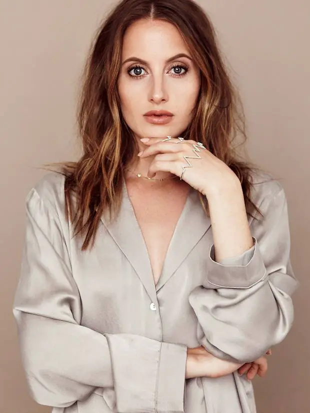 How tall is Rosie Fortescue?